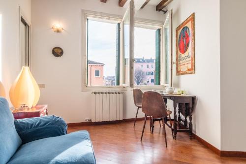 Cannaregio Apartment | 7 WINDOWS ON VENICE by LionHost