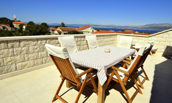 Supetar Apartment | 70 m² Apartment ∙ 2 bedrooms ∙ 6 guests