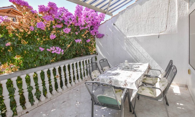 Pakostane Apartment | 70 m² Apartment ∙ 2 bedrooms ∙ 6 guests
