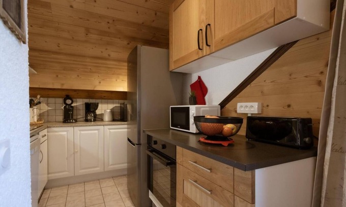 Valloire Apartment | 70m from ski slopes, 3rd floor, balcony, parking, tv, ski locker, 52m², Valloire
