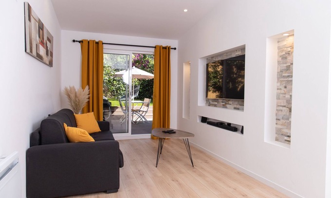 La Fleche Apartment | 70m² hypercentre apartment with whirlpool bath