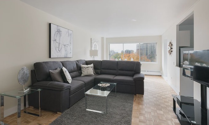 Downtown Montreal Apartment | 716 - Downtown, Park & Pool