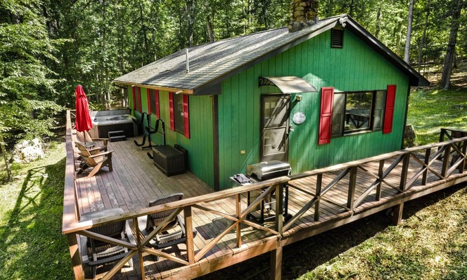 Great Cacapon Cabin | 76 m² Cabin ∙ 2 bedrooms ∙ 8 guests