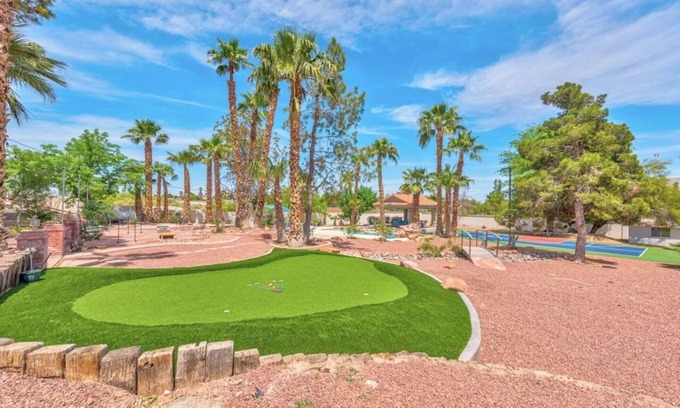 Paradise House | 777Rentals - 8BR/5BA - Palm Tree Paradise