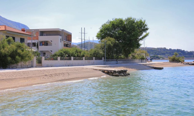 Dugi Rat Apartment | 78 m² Apartment ∙ 3 bedrooms ∙ 6 guests