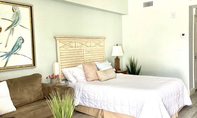 Baytowne Wharf Apartment | 79.00 a per night in March ! Beautifully updated, Walk to dining-LARGE BALCONY!