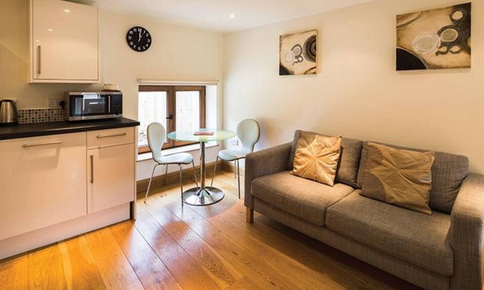 Didcot Apartment | 7b Ashbrook Mews Summ