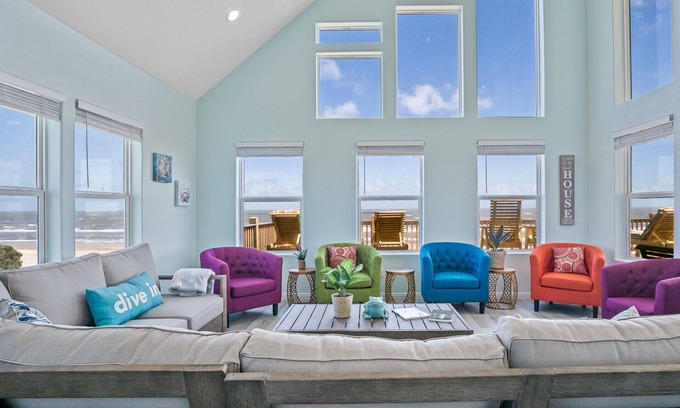 Port Bolivar House | 7BR Beachfront | Ocean Views, Sunroom & Pet-Friendly