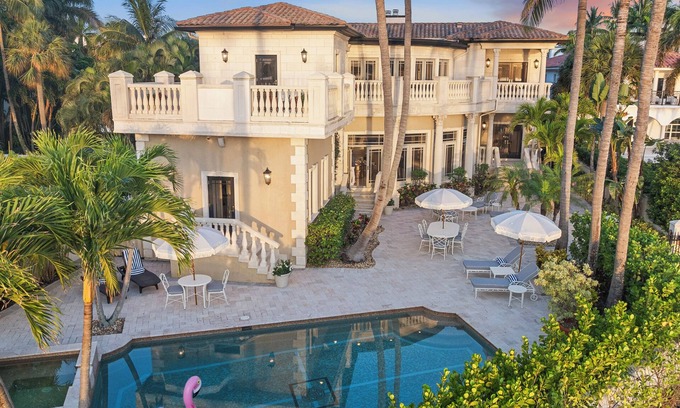 Palm Beach - West Palm Beach House | 7BR Downtown Waterfront Mansion with Heated Pool + Spa!