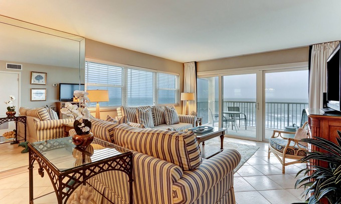 Fernandina Beach Condo | 7th Floor, Corner property on the top floor with easy beach access. Exclusive fishing pier.