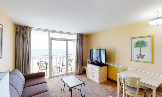 Myrtle Beach Condo | 7th Floor Oceanfront Snowbird Friendly Condo w/ Shared Pool/Hot Tub, WiFi, AC!