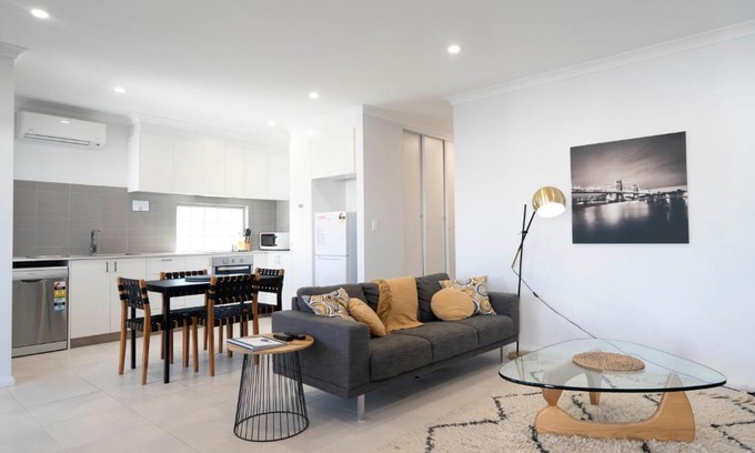 Cloverdale Apartment | 7th Heaven In Cloverdale 2br2ba Parking