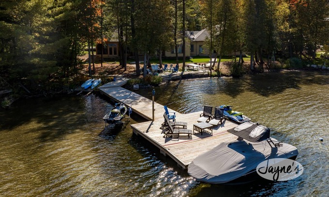 Port Carling Cottage | 8 bed 7 bath renovated cottage on South Lake Joseph! Shallow, sandy walk in!