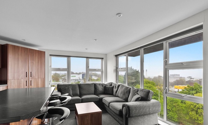 Plymouth Apartment | 8 Bed Apartment @ Derriford Stays by Pureserviced