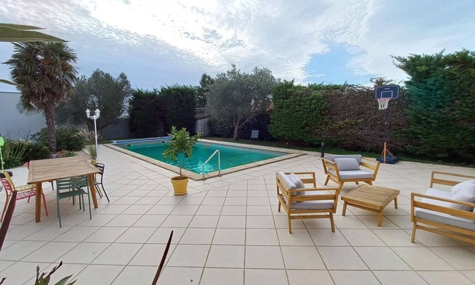 Puilboreau House | 8-bed house with pool 10 min from La Rochelle town center