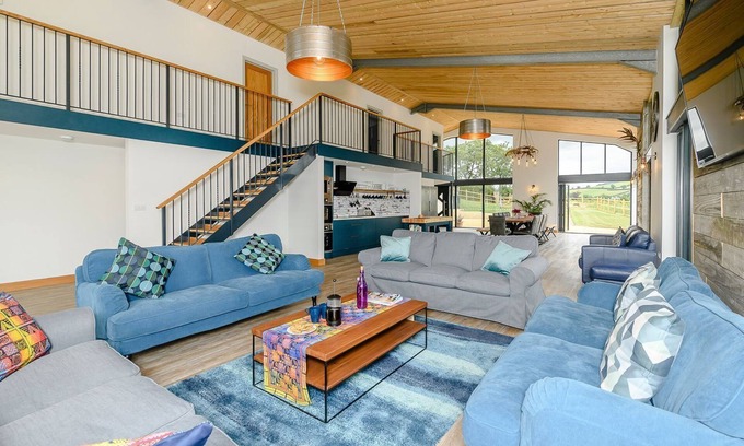 Tiverton Cottage | 8 bedroom accommodation in Cadeleigh, near Tiverton