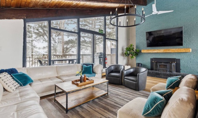 The Blue Mountains Ski Chalet | 8 Bedroom Blue Mountain Chalet with Ping-Pong - 218 Arlberg