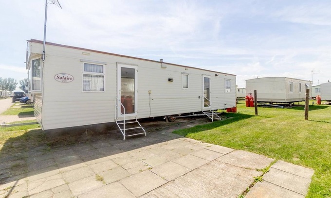 Clacton-on-Sea House | 8 berth caravan at Martello Beach Holiday Park near Clacton-on-Sea ref 29113G