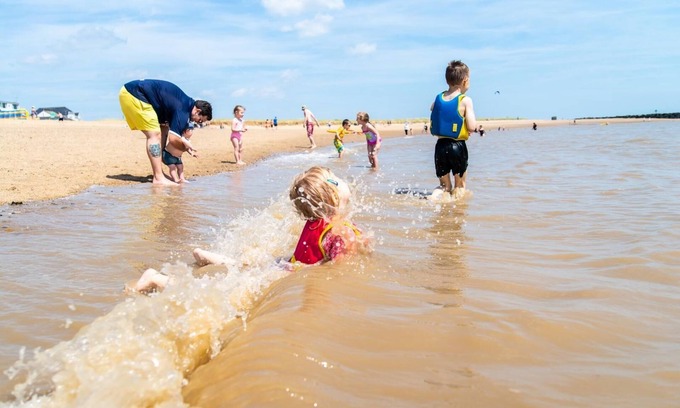 Clacton-on-Sea House | 8 berth caravan at Martello Beach Holiday Park in Essex ref 29001G