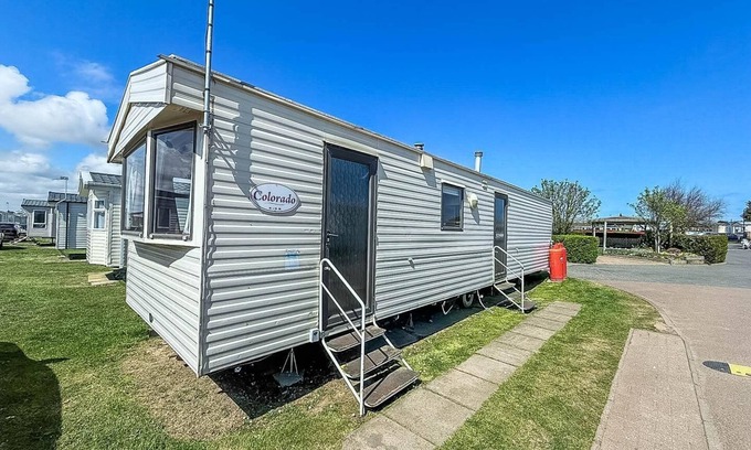 Great Yarmouth House | 8 berth caravan at California Cliffs by Scratby beach in Norfolk ref 50001D