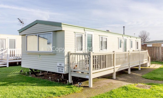Scratby House | 8 berth caravan in Scratby, Norfolk sleeping 8 guests ref 19163S