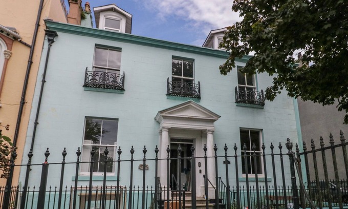 Whitehaven House | 8 CORKICKLE, pet friendly, character holiday cottage in Whitehaven