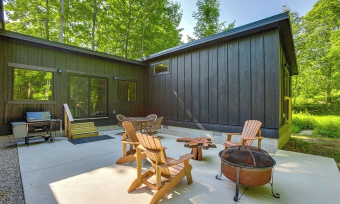 Empire Cottage | 8 Mi to Sleeping Bear Dunes: Creekside Cabin