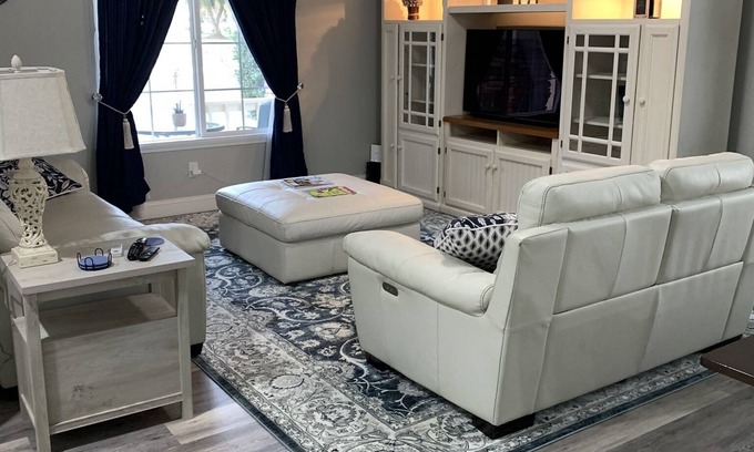 Clovis House | 8 min. to Oldtown Clovis CA Nice No Smoking home, HotTub and park across the str