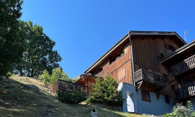 Saint-Bon-Tarentaise Apartment | 8 minutes from the slopes by car, apartment in private chalet with parking