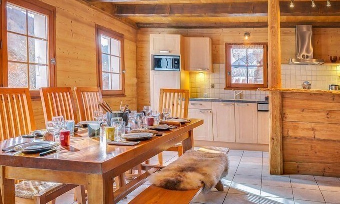 La Chapelle-d'Abondance Apartment | 8-person flat in adjoining chalet, village centre, close to slopes