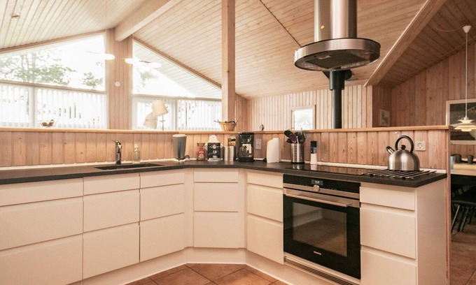 Østerskov House | 8 person holiday home in Humble