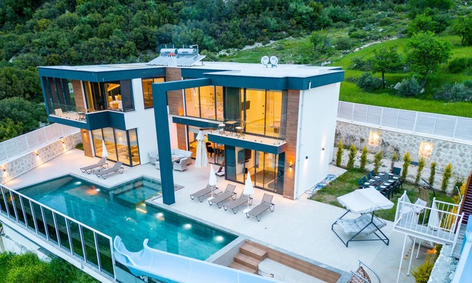 Sarıbelen Villa | 8 Person Villa With a Pool Slide
