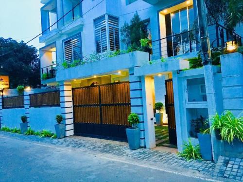 Kudapaduwa Hotel | 8 Plus Luxury Apartments