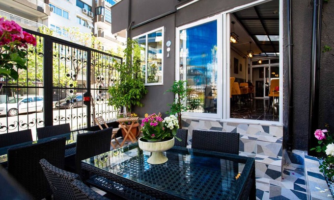 Balcova Apartment | 8 Rooms House
