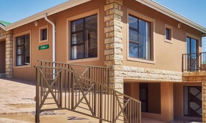 Clarens Apartment | 8 Sleeper Villa and 4 Sleeper Flatlet