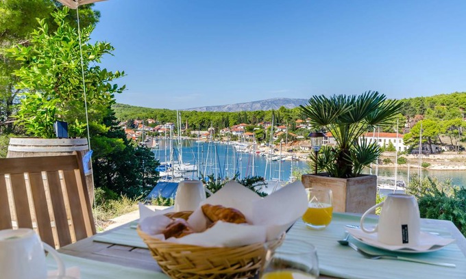 Vrboska Apartment | 80 m² Apartment ∙ 2 bedrooms ∙ 5 guests