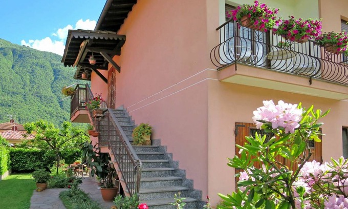 Porlezza Apartment | 80 m² Apartment ∙ 2 bedrooms ∙ 5 guests
