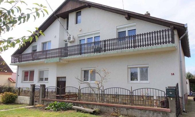 Keszthely Apartment | 80 m² Apartment ∙ 3 bedrooms ∙ 6 guests