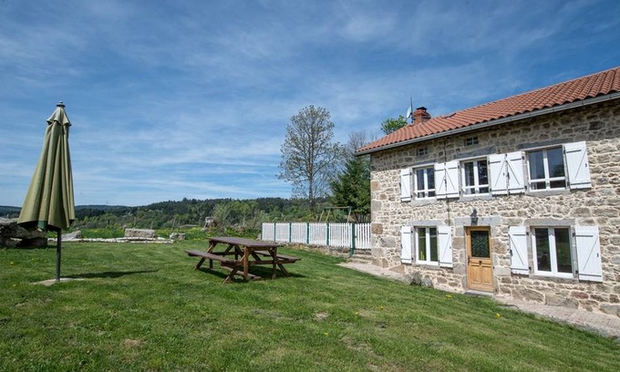 Saint-Antheme House | 80 m² Gîte ∙ 4 bedrooms ∙ 7 guests