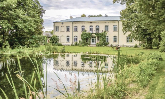 Friedland House | 800 m² House ∙ 9 bedrooms ∙ 20 guests