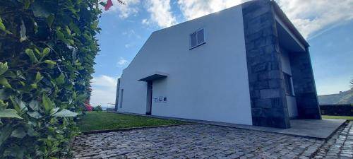 Caloura House | 81 m² House ∙ 3 bedrooms ∙ 6 guests