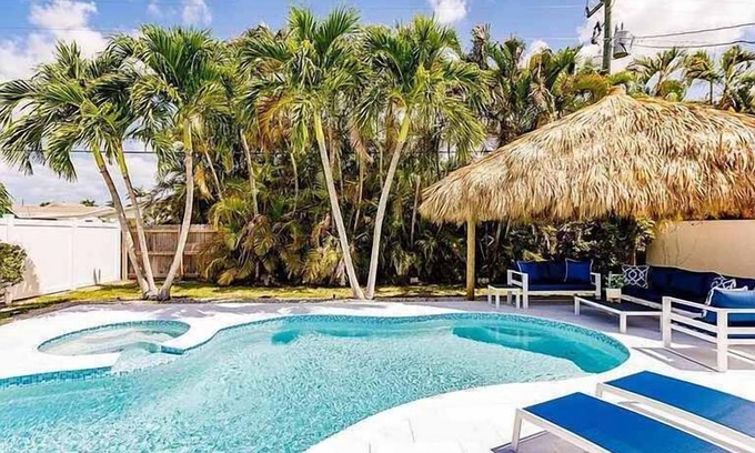 Naples Park House | 819 Tropical Bliss · Heated Pool/Spa · Walk2Beach