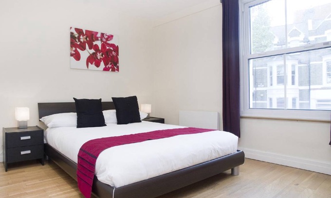 Ravenscourt Park Apartment | 82 m² Apartment ∙ 3 bedrooms ∙ 10 guests