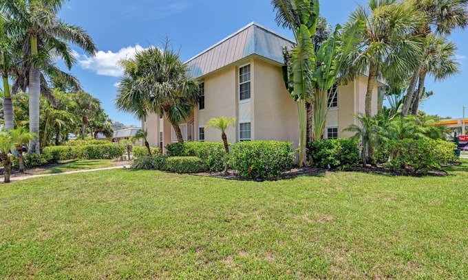 Siesta Key Village Apartment | 82 m² Apartment ∙ 2 bedrooms ∙ 4 guests