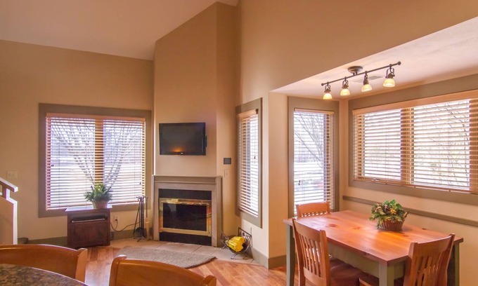 Thompsonville Condo | 82 m² Condo ∙ 2 bedrooms ∙ 4 guests