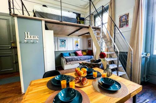 Avignon City Centre Apartment | 84B9 - "L'Interlude" elegant historic flat
