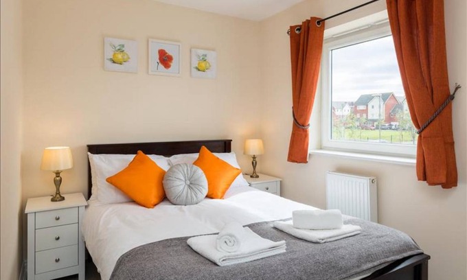 Wolverhampton Apartment | 85 m² Apartment ∙ 2 bedrooms ∙ 6 guests