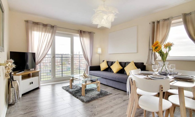 Wolverhampton Apartment | 85 m² Apartment ∙ 2 bedrooms ∙ 6 guests