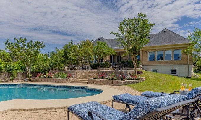 Manor House | 88-Acre Countryside Chateau with Sunset Views | Sleeps 25 - WLVR