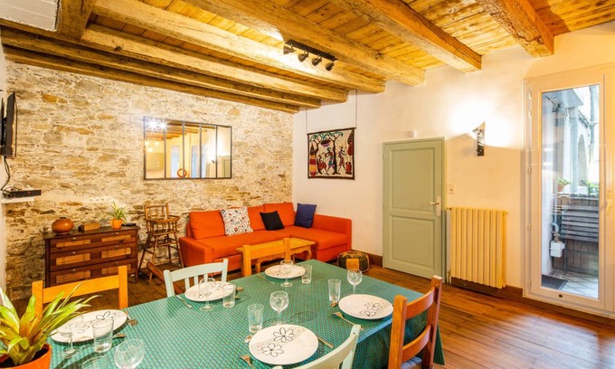Richebourg - Saint-Clement Apartment | 89 m² Apartment ∙ 3 bedrooms ∙ 6 guests